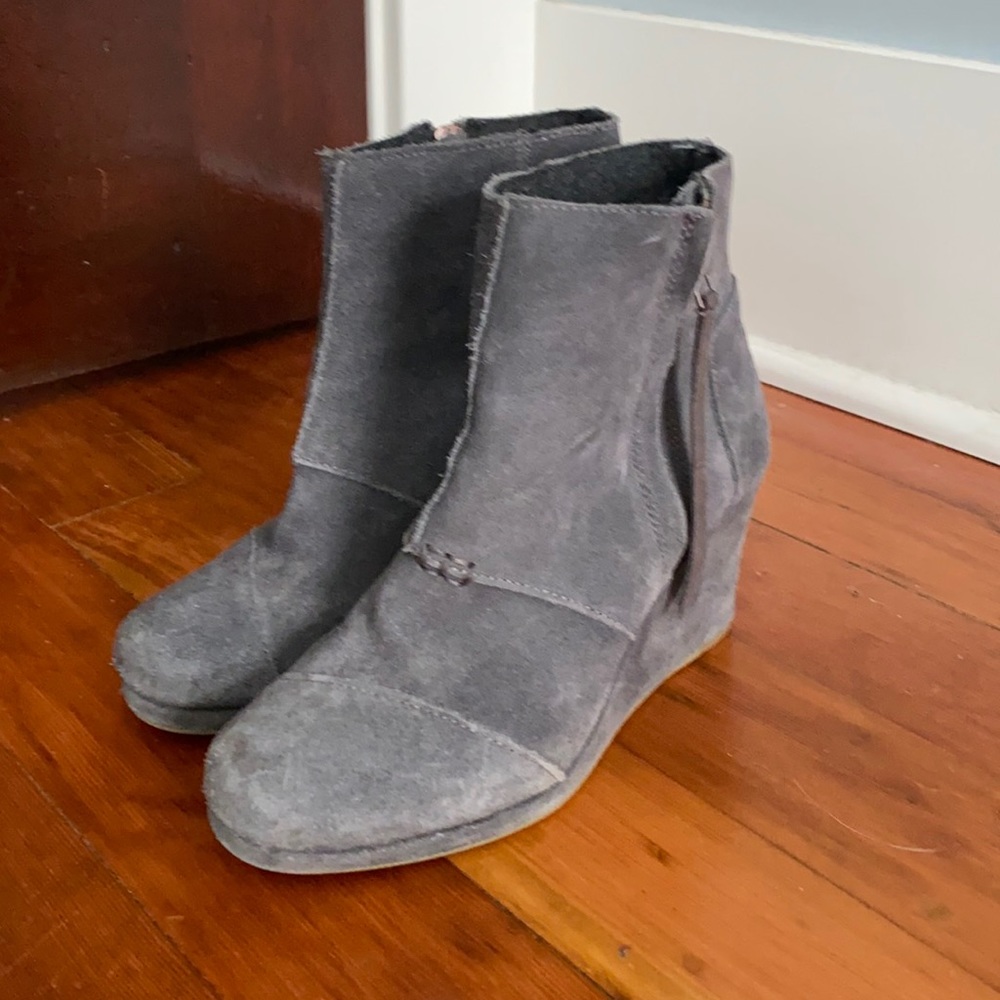 Toms gray wedged booties